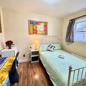 Homestay Bright&modern Space Perfect For Couple And Family Step To Public Transit In, Toronto